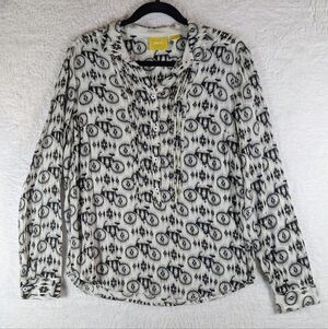 201-Maeve Black and White Button-Up Blouse